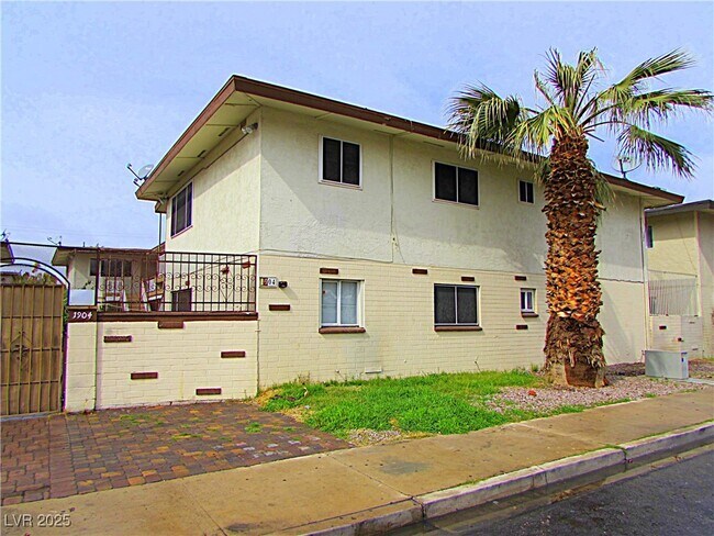 Building Photo - 1904 Rexford Dr