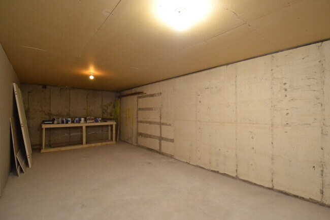 Building Photo - Awesome 5 bed 3 bath Home in Murray!!!