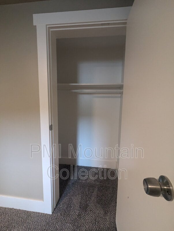 Building Photo - 249 S 400 E