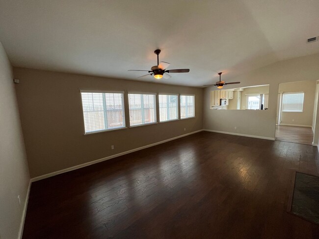 Building Photo - North Merced: $2199 possible 4 bed (4th ro...