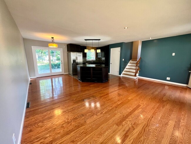 Building Photo - Spacious Home 3 Bedroom w/Fin basement for...