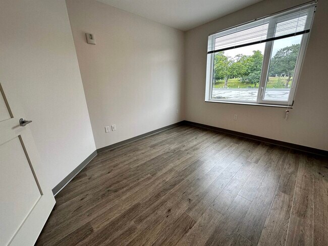 Building Photo - 409 Elm St