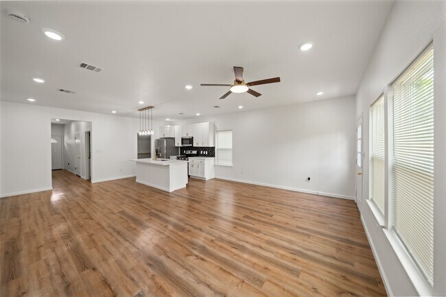 Building Photo - 6719 Roanoke St