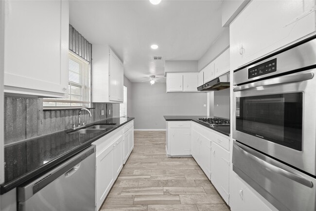 Building Photo - 13411 Anna Ct