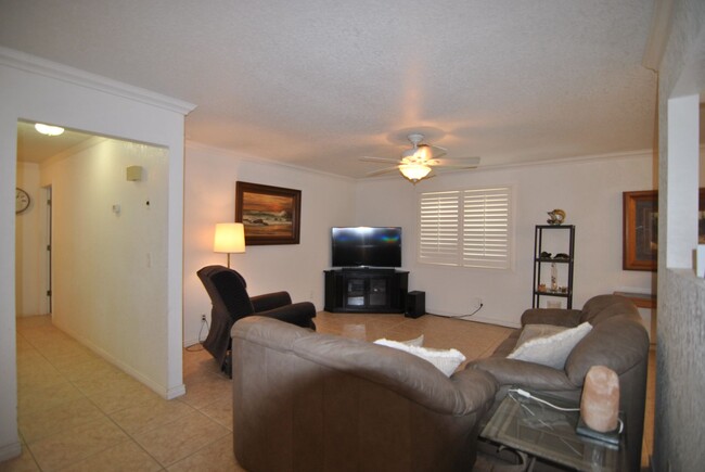 Building Photo - Furnished 3 Bed 2 Bath POOL Home!! Long Te...