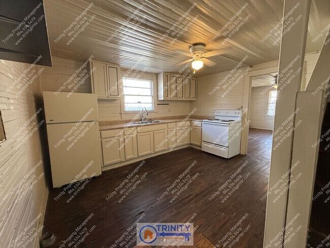Primary Photo - Cozy 3 bedroom/ 1 bathroom available now