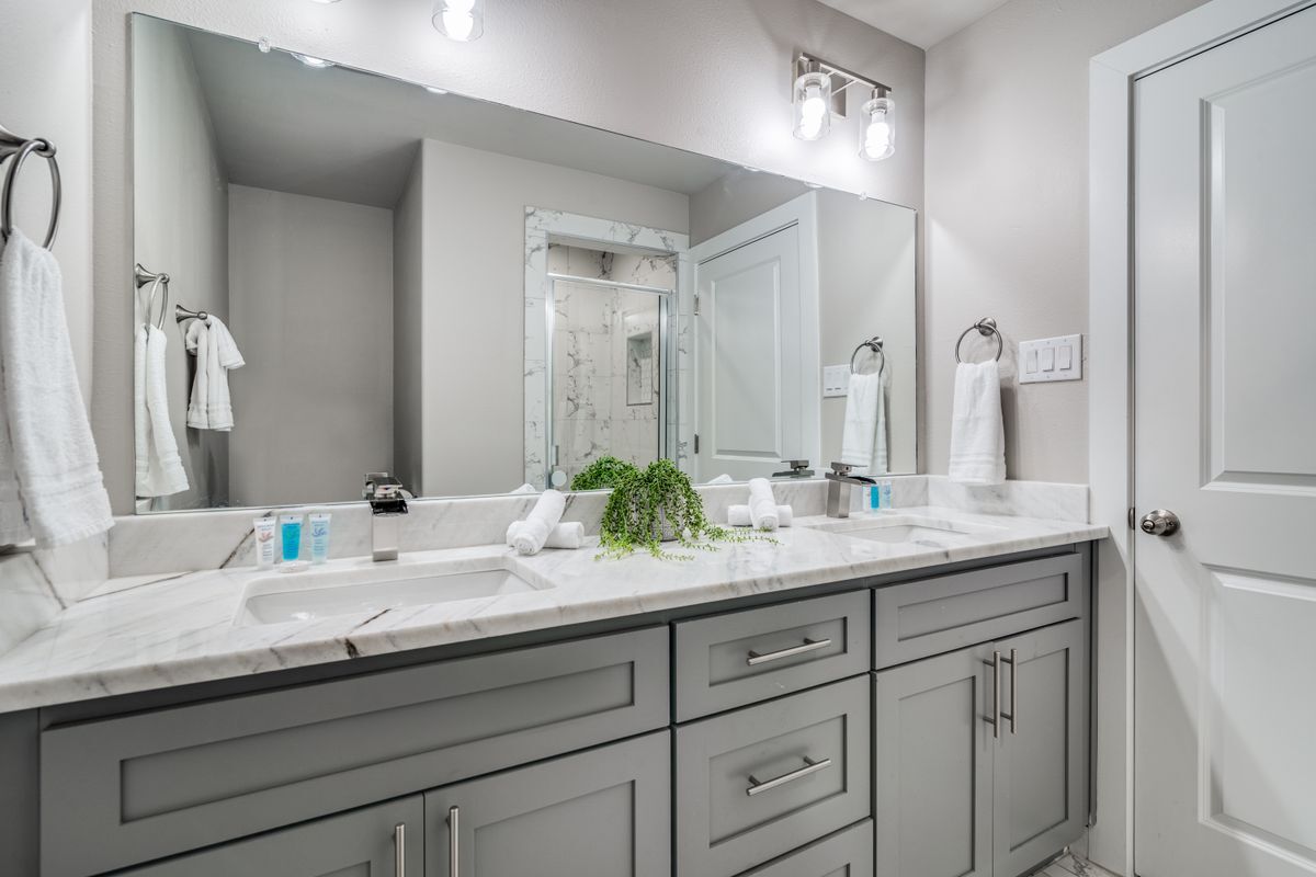 Building Photo - 2845 Oakdale St