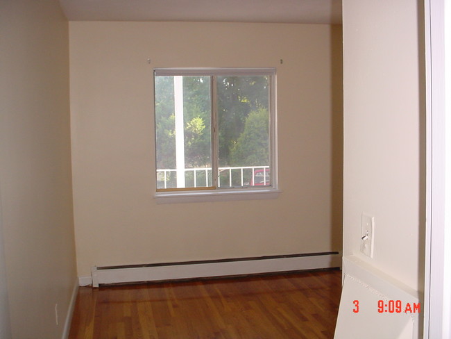 Building Photo - 6 Gilson Rd
