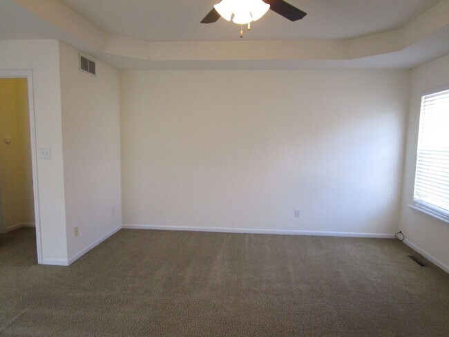 Building Photo - 5004-5006 Carrie Ridge Dr.