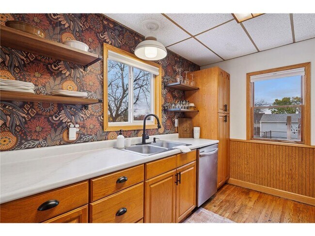 Building Photo - 1705 Ivy Ave E
