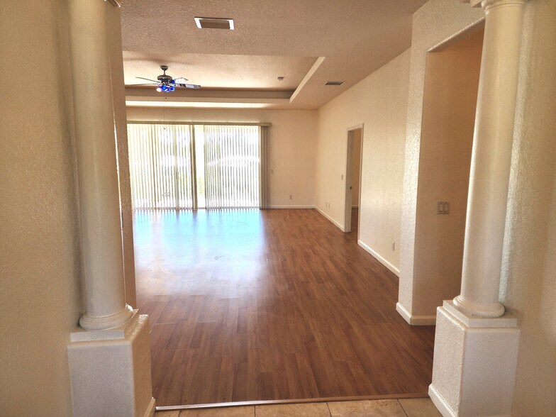 Building Photo - 223 Golf Aire Blvd