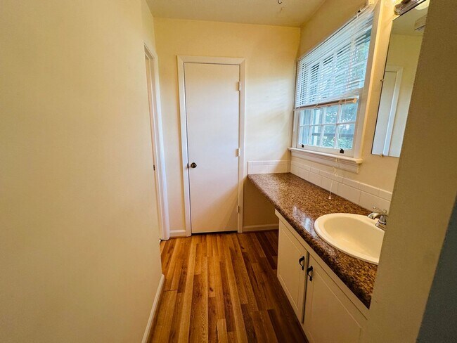 Building Photo - 109 Yorkshire Ct