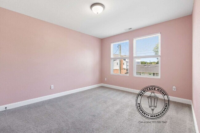 Building Photo - Charming 3-Bed Haven with 2.5 Baths in the Heart of Hampton!