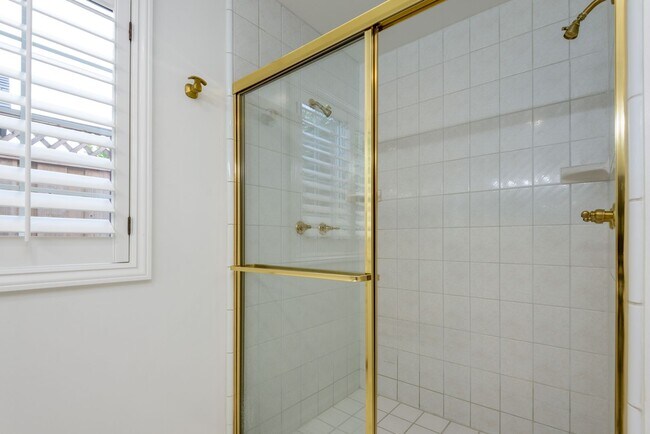 Building Photo - Los Altos 4bd/2.5bth Ranch Home on University Ave.