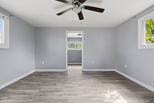 Building Photo - Modern 2 bedroom home in Carnegie available now!