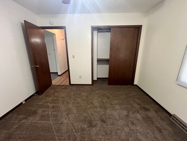 Building Photo - 2-Bedroom Single Family Duplex Available for Rent in Goshen's Colonial Farms Subdivision