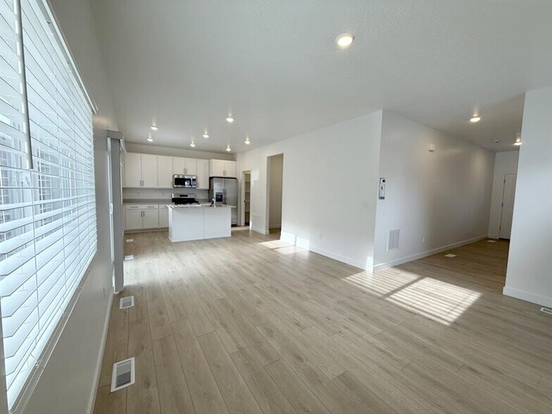 Building Photo - 1514 W Bright Eyes Ln