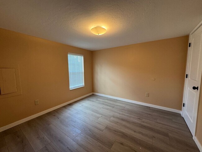 Building Photo - Newly Remodeled 3 Bedroom Manufactured Home in Suwannee County