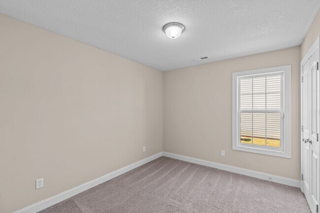 Building Photo - 3 Bedroom 2 Bathroom Home in Onslow Bay!