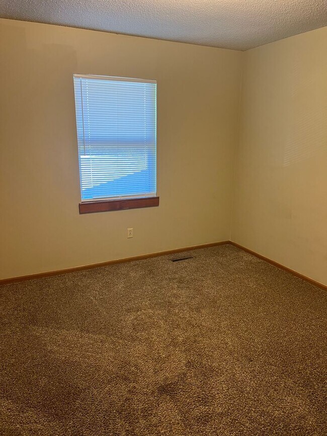 Building Photo - 630-632 W. Country Squire Ct.