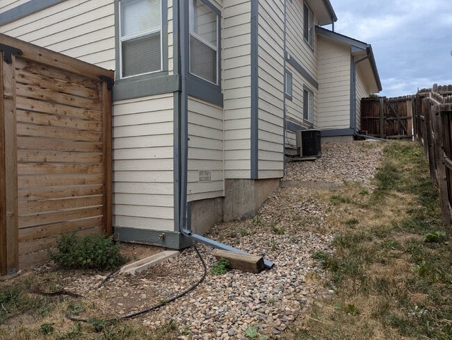 Building Photo - Fully Updated Littleton Home with Mountain...