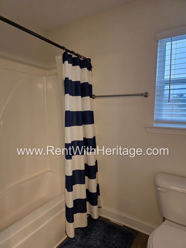 Building Photo - Amazing 5 Bedroom/ 3 Bath Home in Sweetwater, a Swim Tennis Community/ Attention to Detail / Grea...