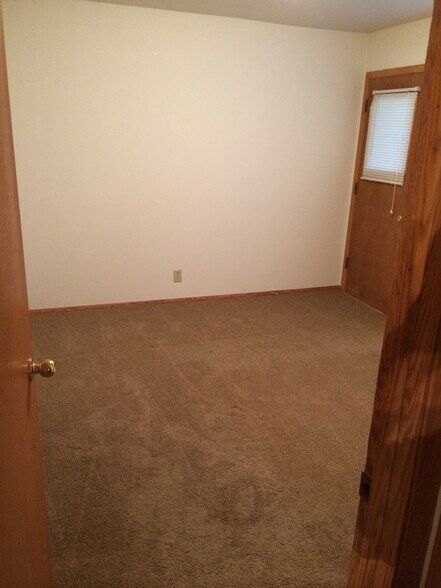 Building Photo - 214 S River St