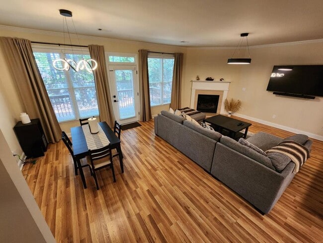 Building Photo - 1836 Rue De Montreal