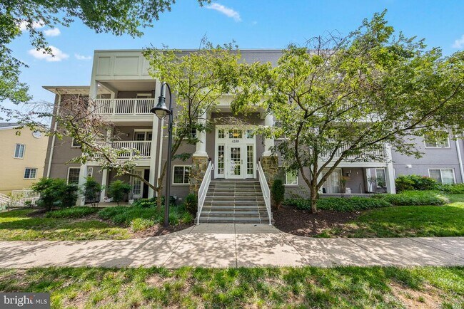 Building Photo - 4189 S Four Mile Run Dr