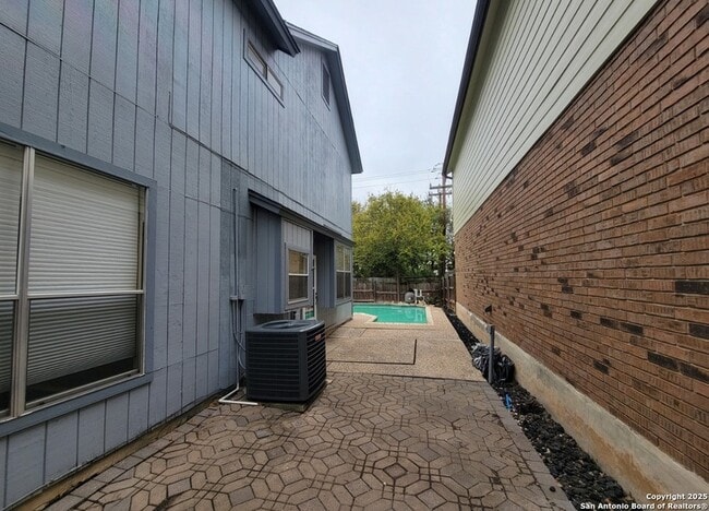 Building Photo - 5955 Heather View