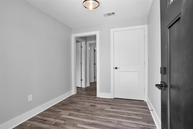 Building Photo - 101 April Point Pl