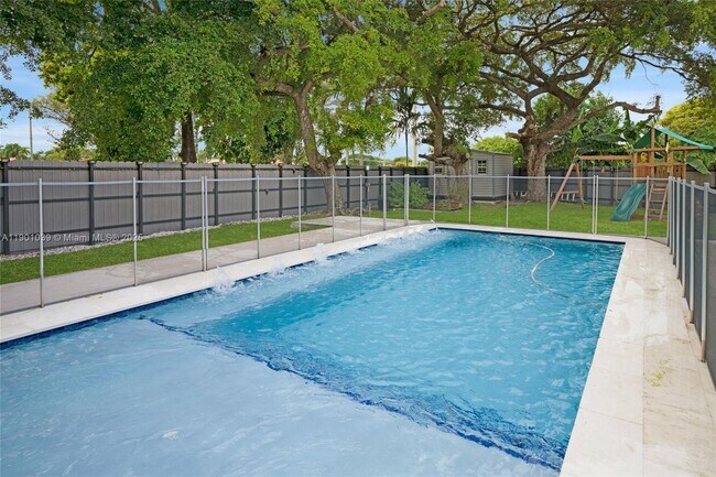 Building Photo - 10440 SW 126th Ave