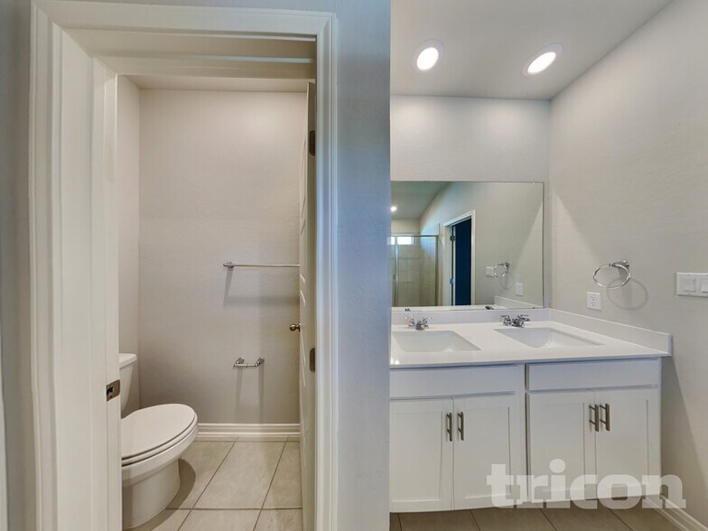 Building Photo - 5523 Shasta Pl