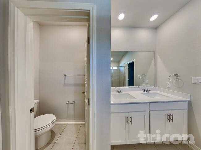 Building Photo - 5523 Shasta Pl