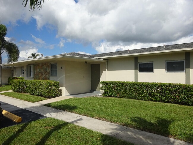 Building Photo - 2723 Emory Dr W