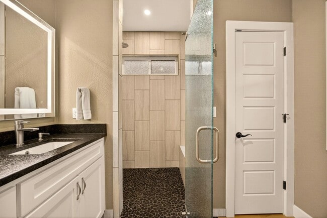 Building Photo - 860 Humbug Creek Rd