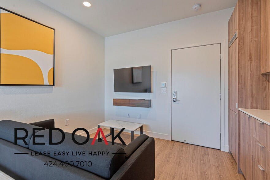 Building Photo - 7810 Topanga Canyon Blvd