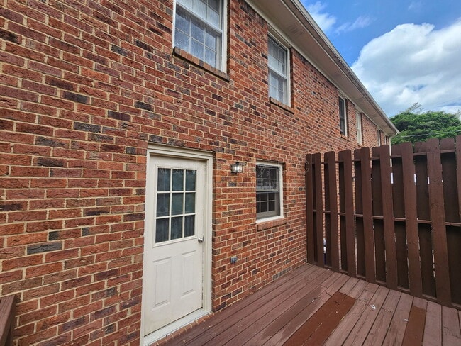 Building Photo - 5288 Weyden Ct
