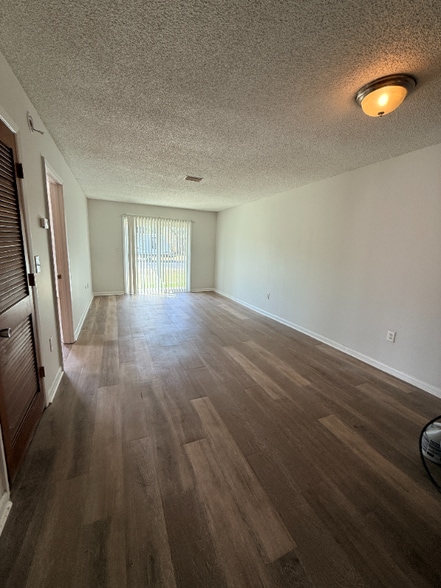 Building Photo - 1901 Airport Rd