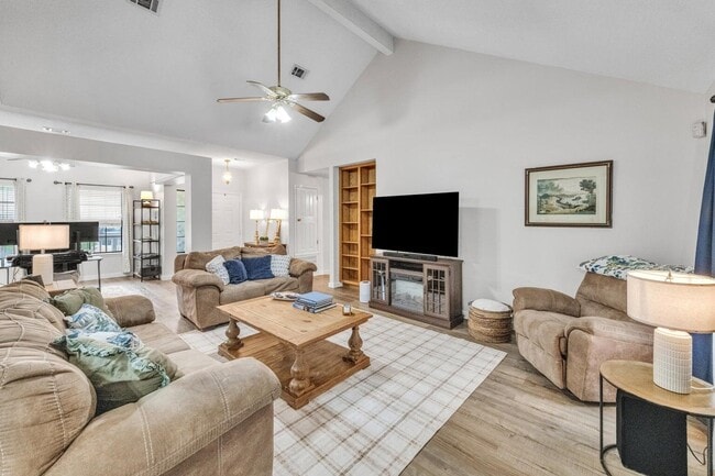 Building Photo - 6453 Garden Dr