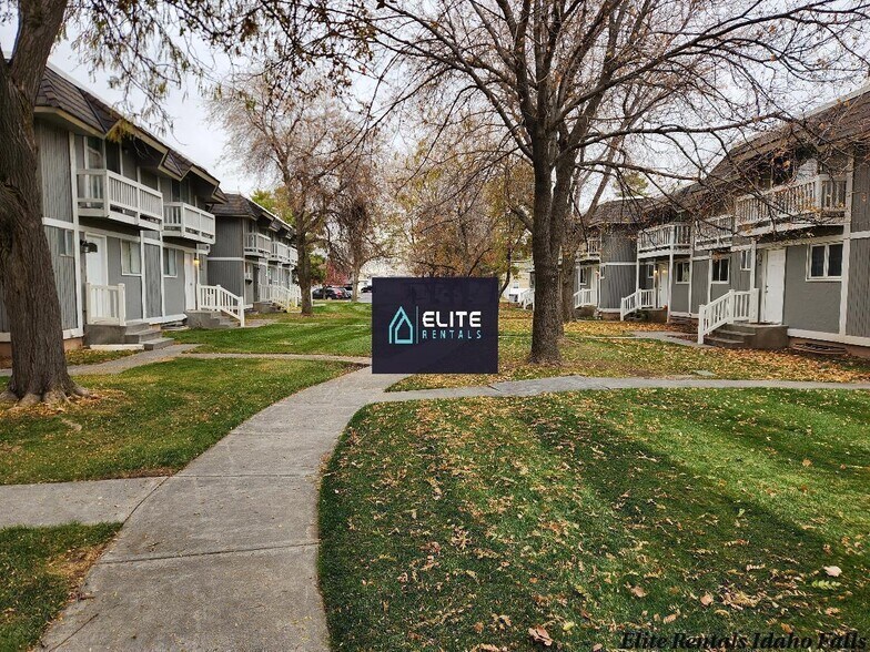 Building Photo - 1528 Falcon Dr