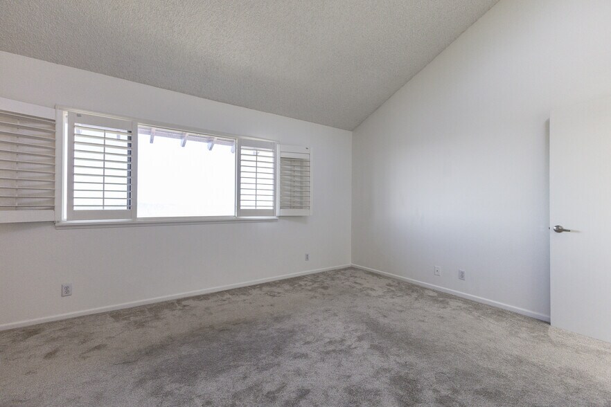 Building Photo - 1709 Camino de Villas