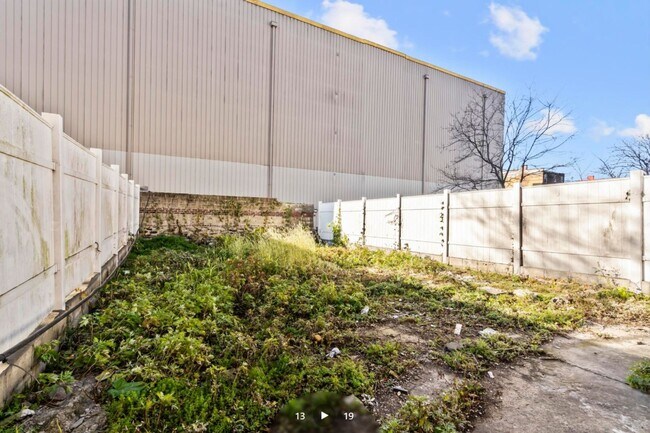 Building Photo - 151 School St