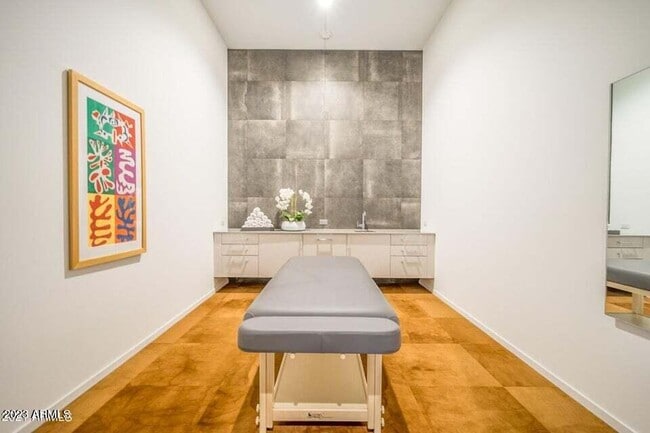 Building Photo - 7180 E Kierland Blvd