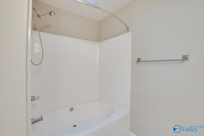 Building Photo - 530 Wade Rd