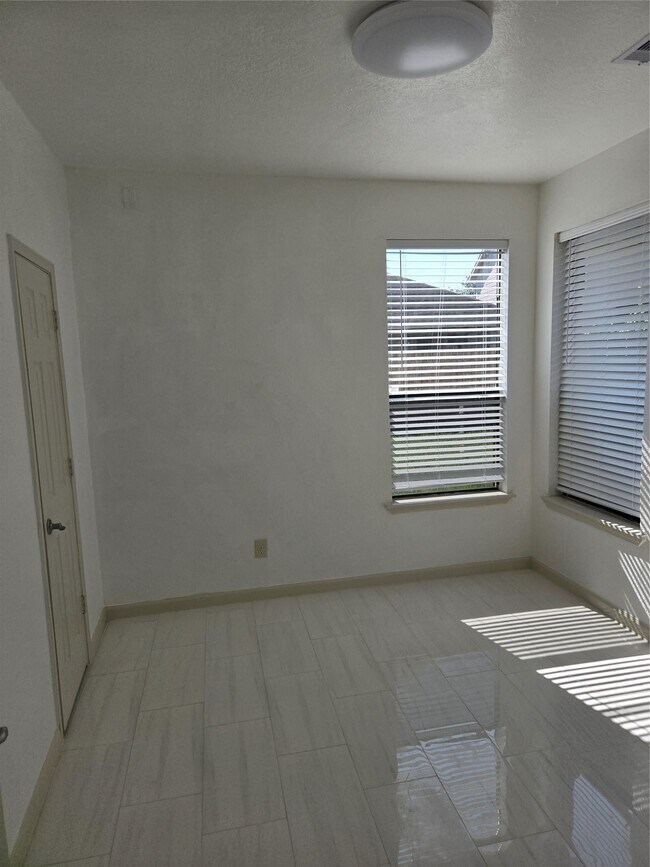 Building Photo - 16203 Dryberry Ct