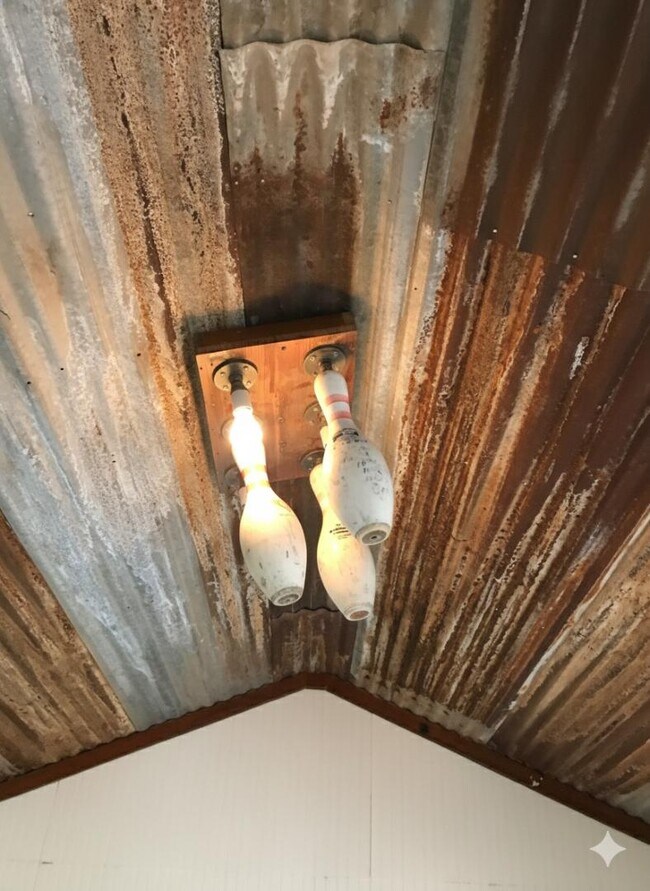 Building Photo - 601 Live Oak St