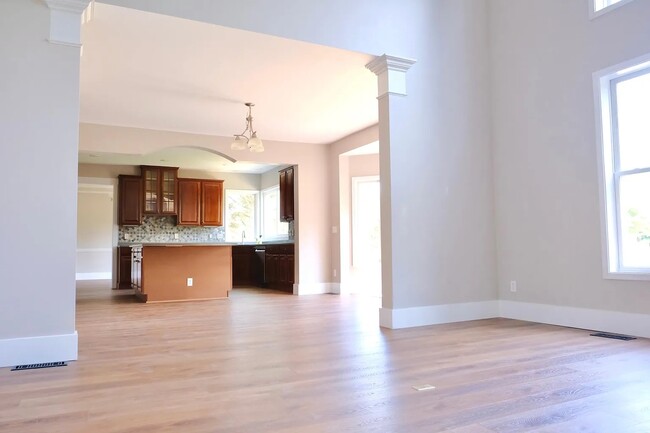 Kitchen - 8179 Worcester Dr