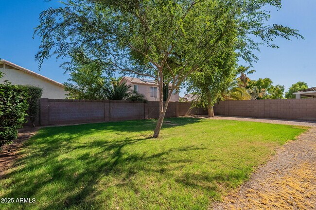 Building Photo - 15885 W Apache St