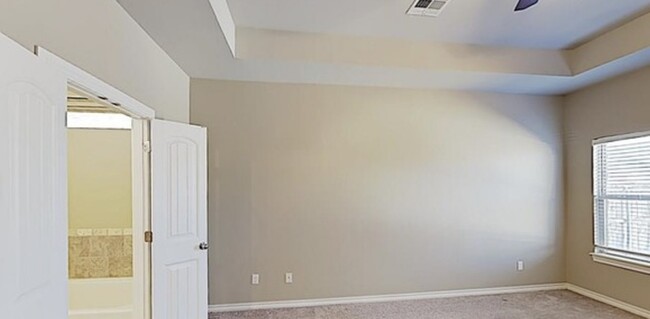 Building Photo - Gorgeous 4 bed, 3 bath